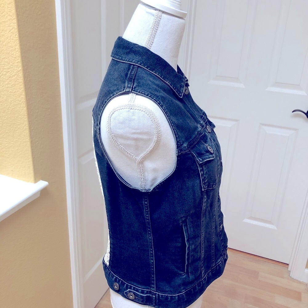 Vince Camuto Denim & Crochet Vest NWOT - Picture 6 of 7